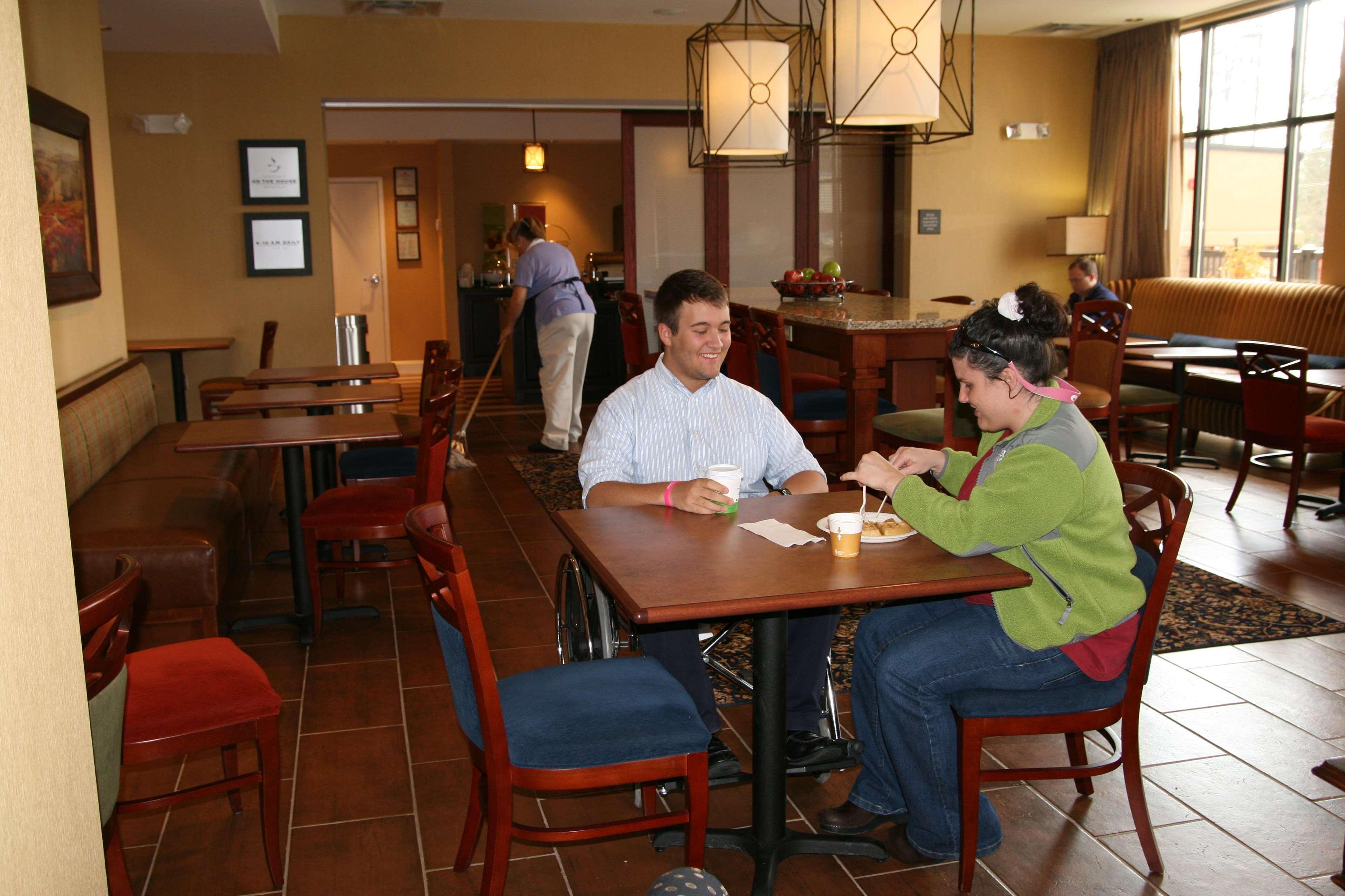 Hampton Inn Jackson-College Avenue Restaurant bilde