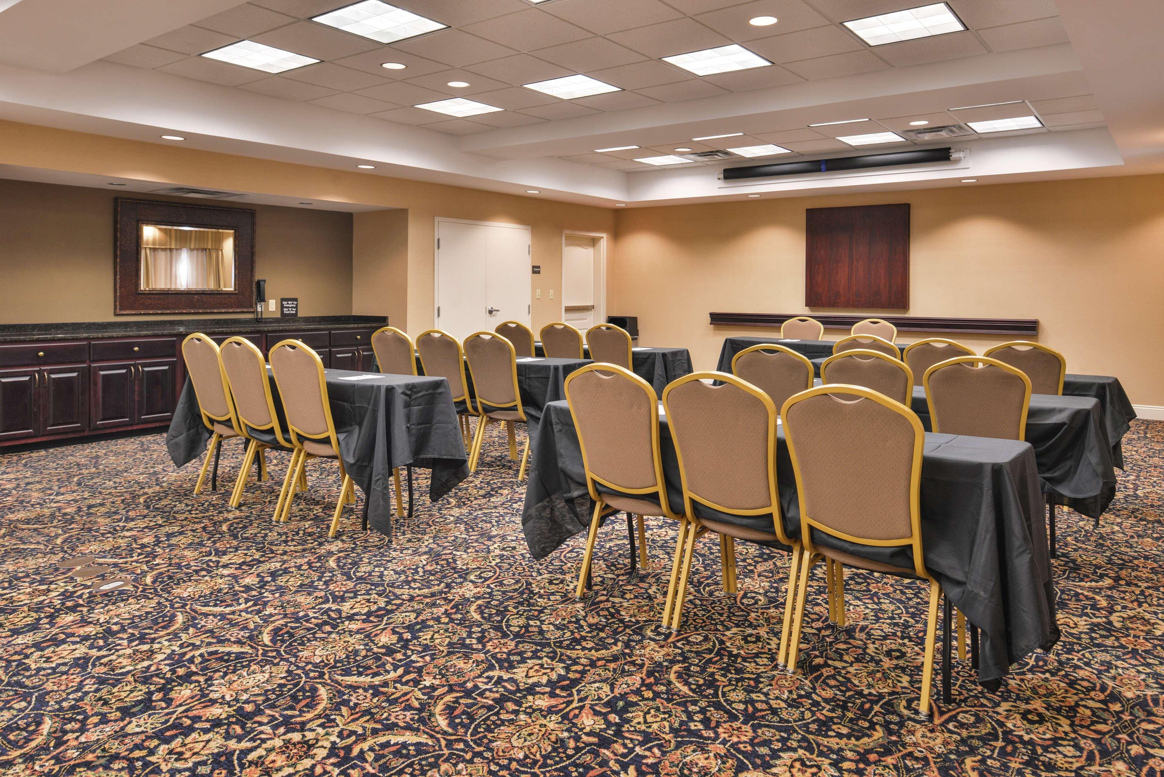 Hampton Inn Jackson-College Avenue Eksteriør bilde