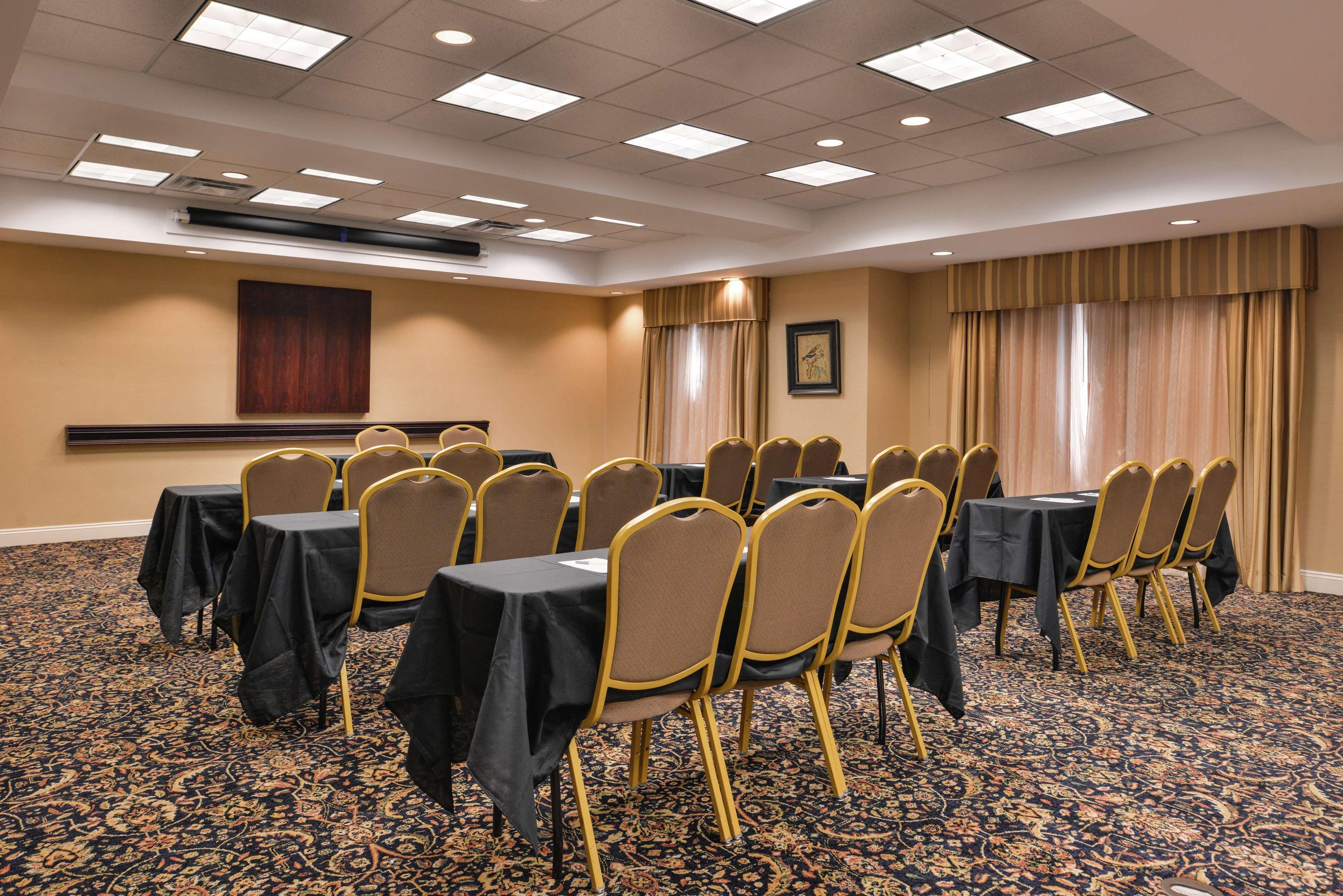 Hampton Inn Jackson-College Avenue Eksteriør bilde