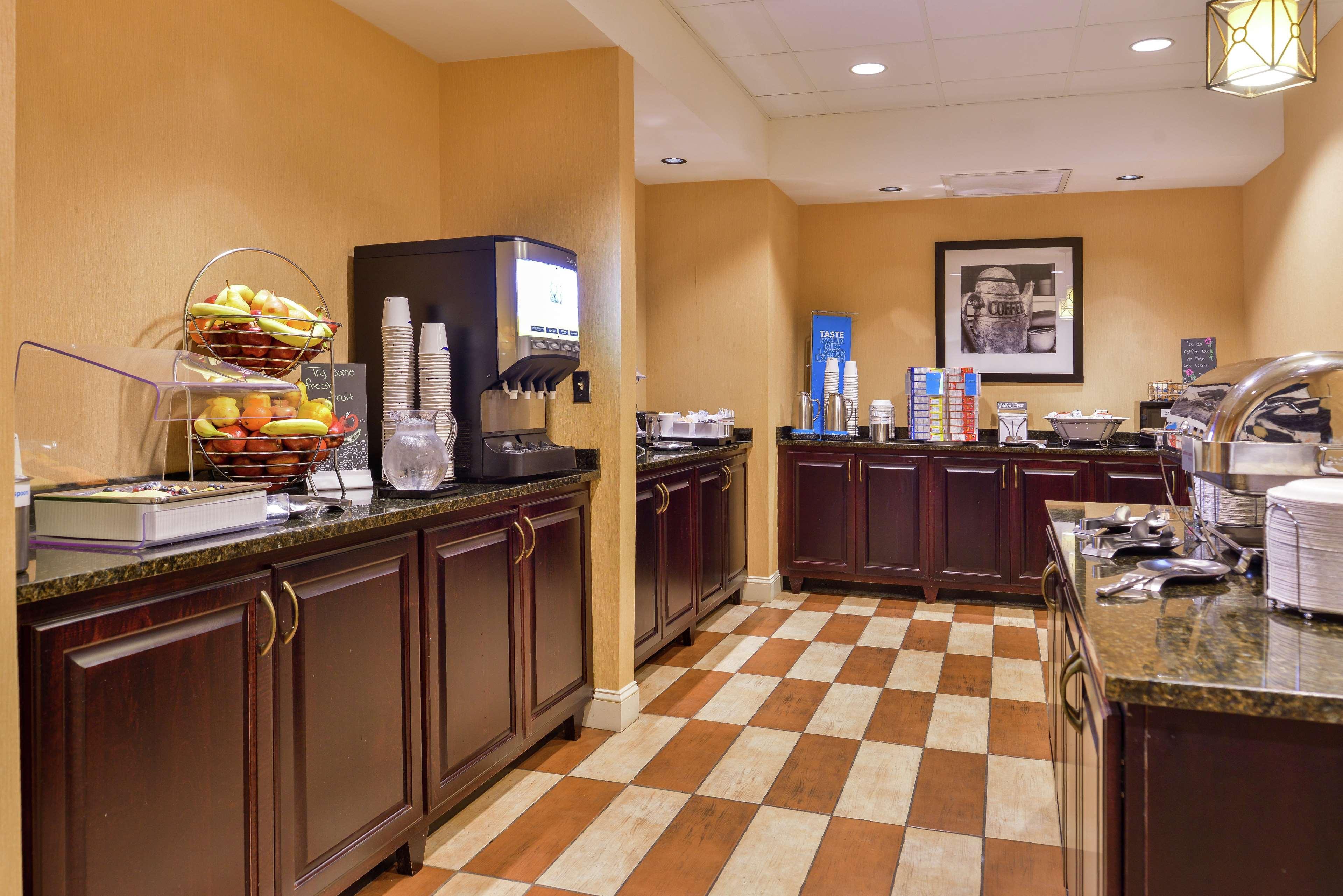 Hampton Inn Jackson-College Avenue Eksteriør bilde