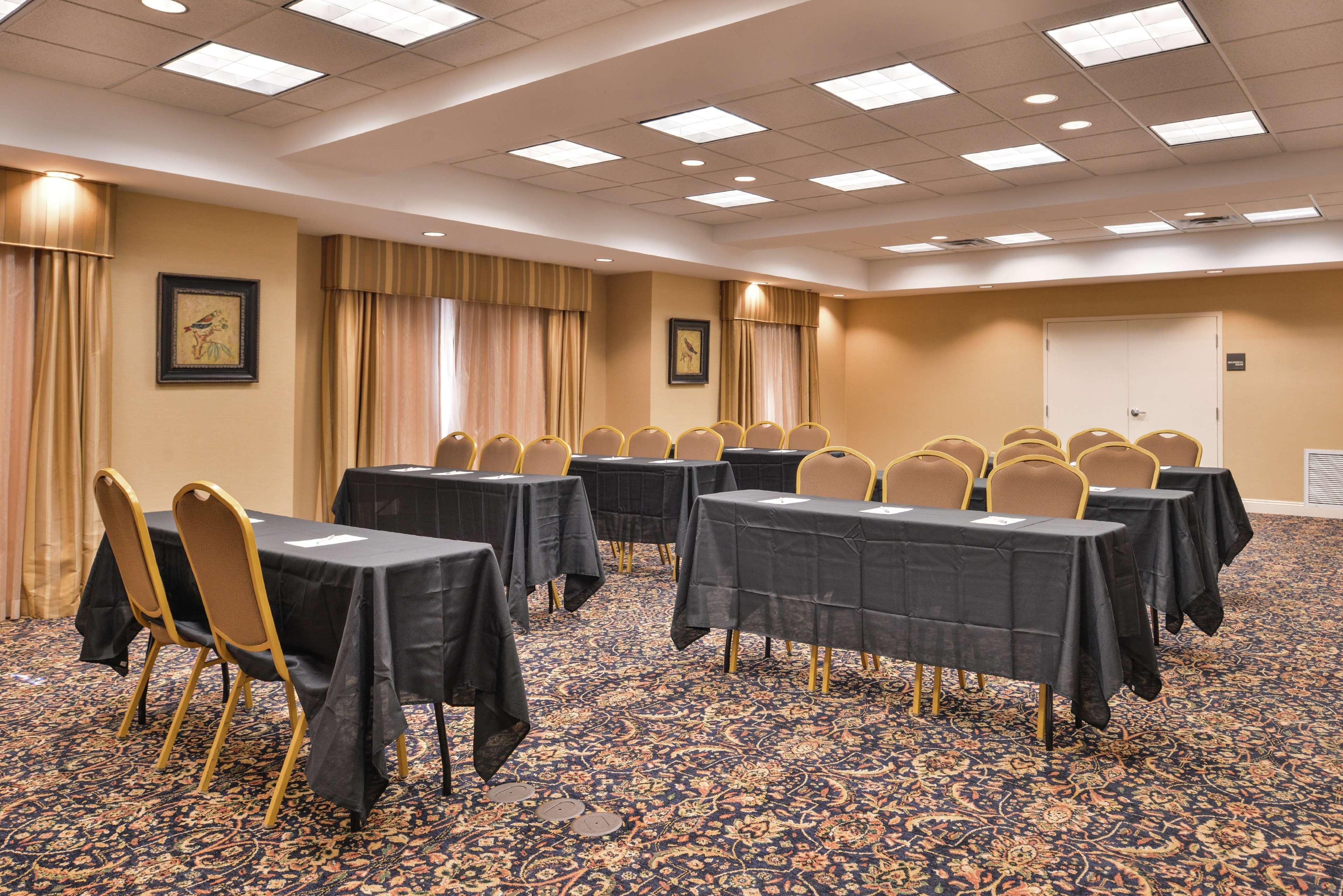 Hampton Inn Jackson-College Avenue Eksteriør bilde