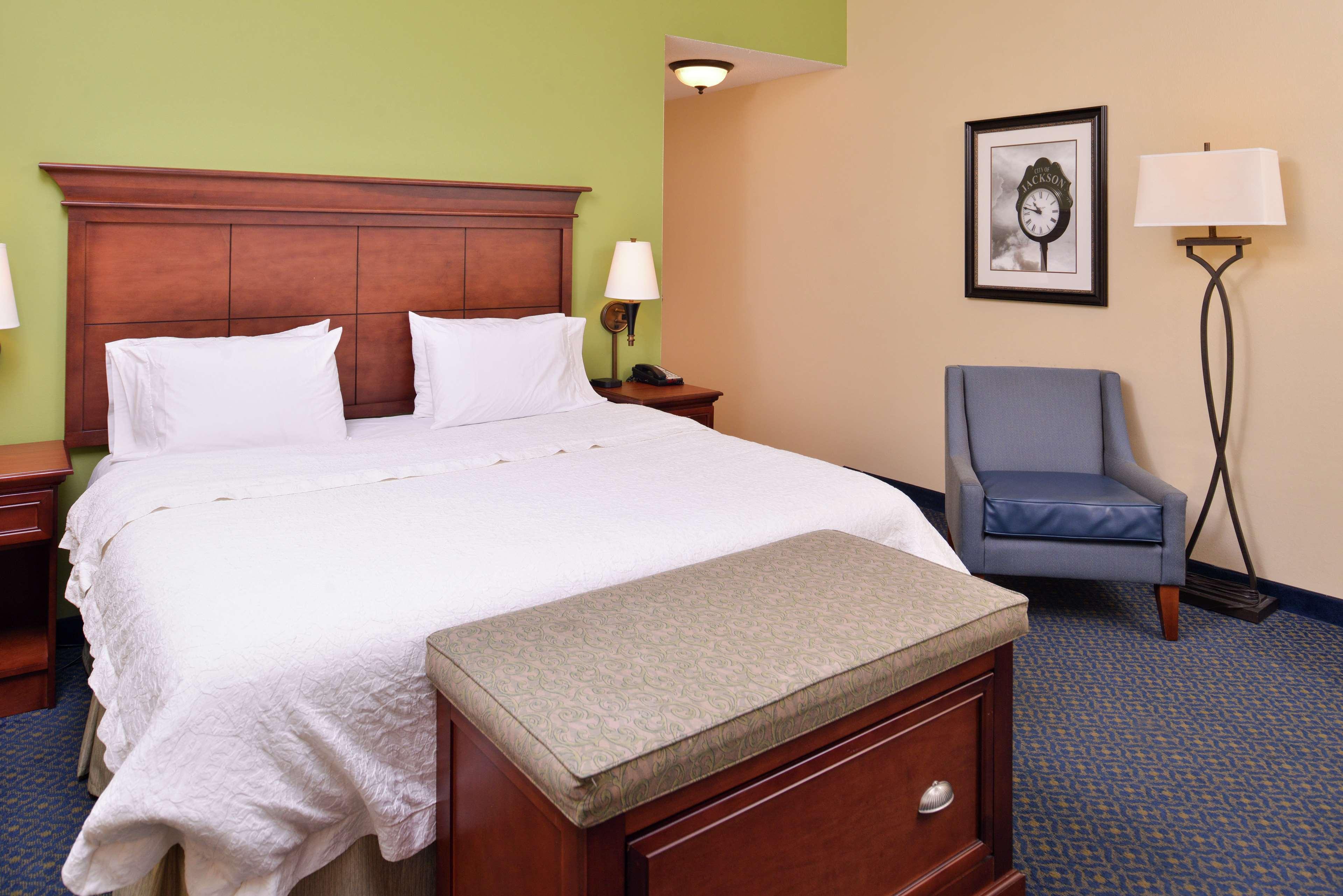 Hampton Inn Jackson-College Avenue Eksteriør bilde