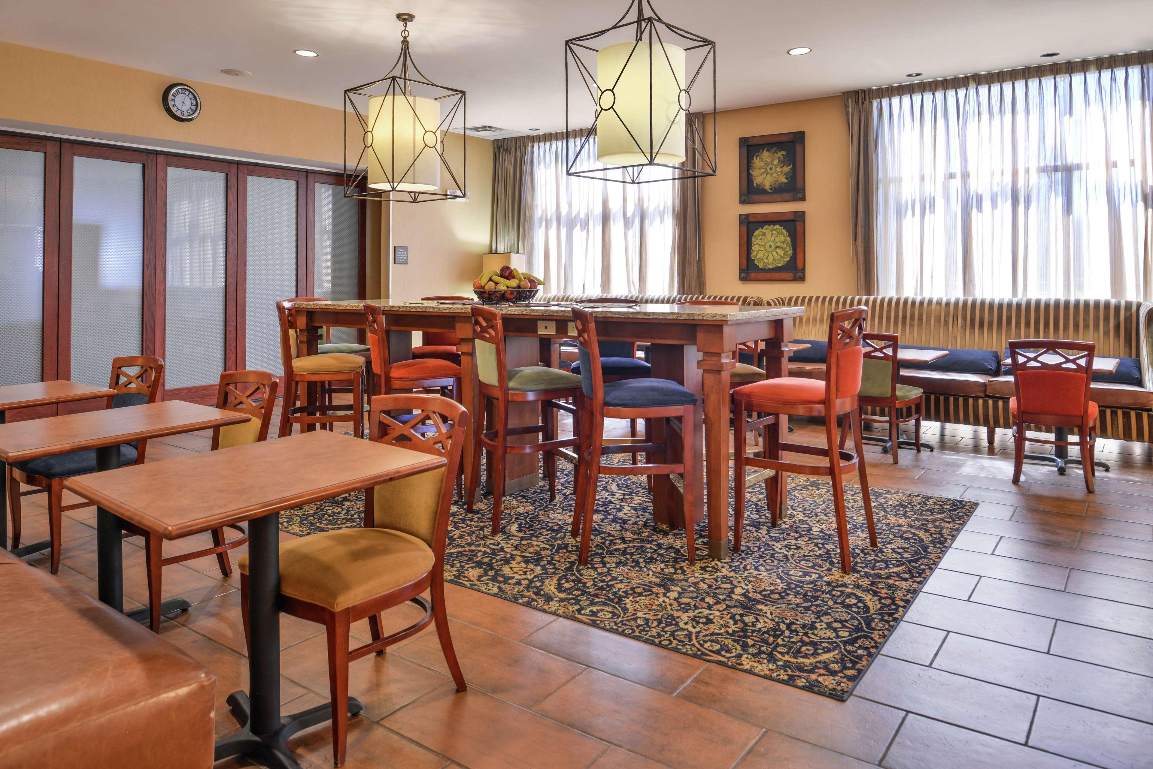 Hampton Inn Jackson-College Avenue Eksteriør bilde