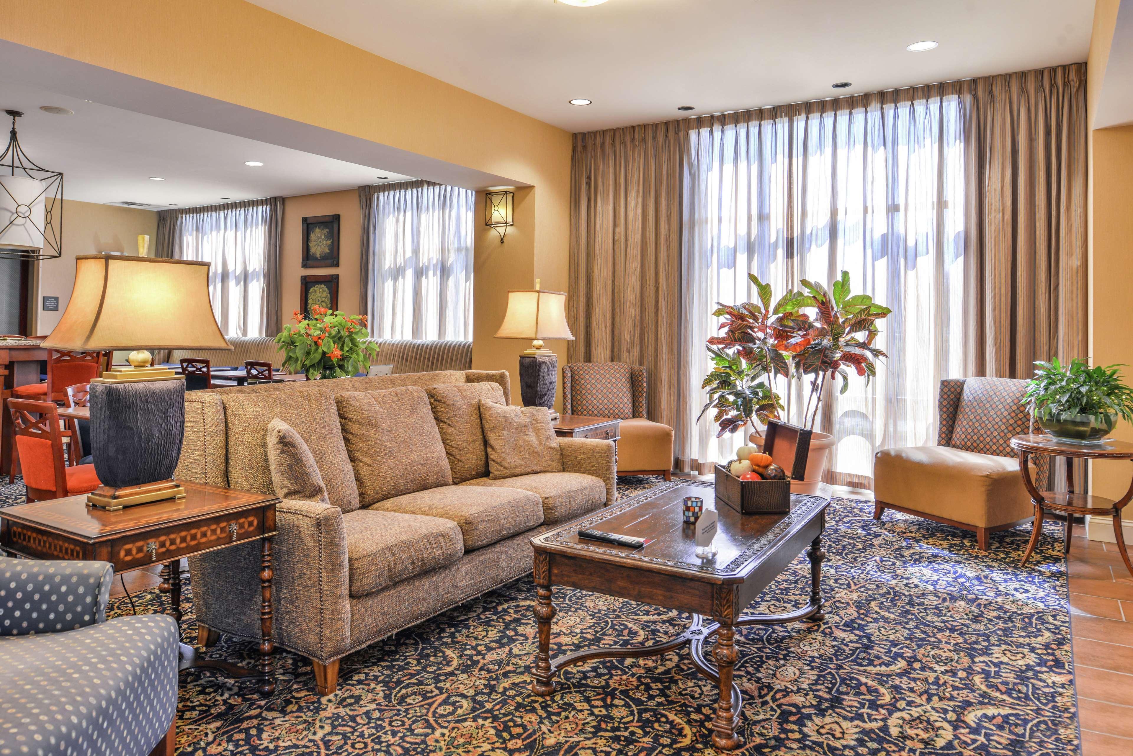 Hampton Inn Jackson-College Avenue Eksteriør bilde