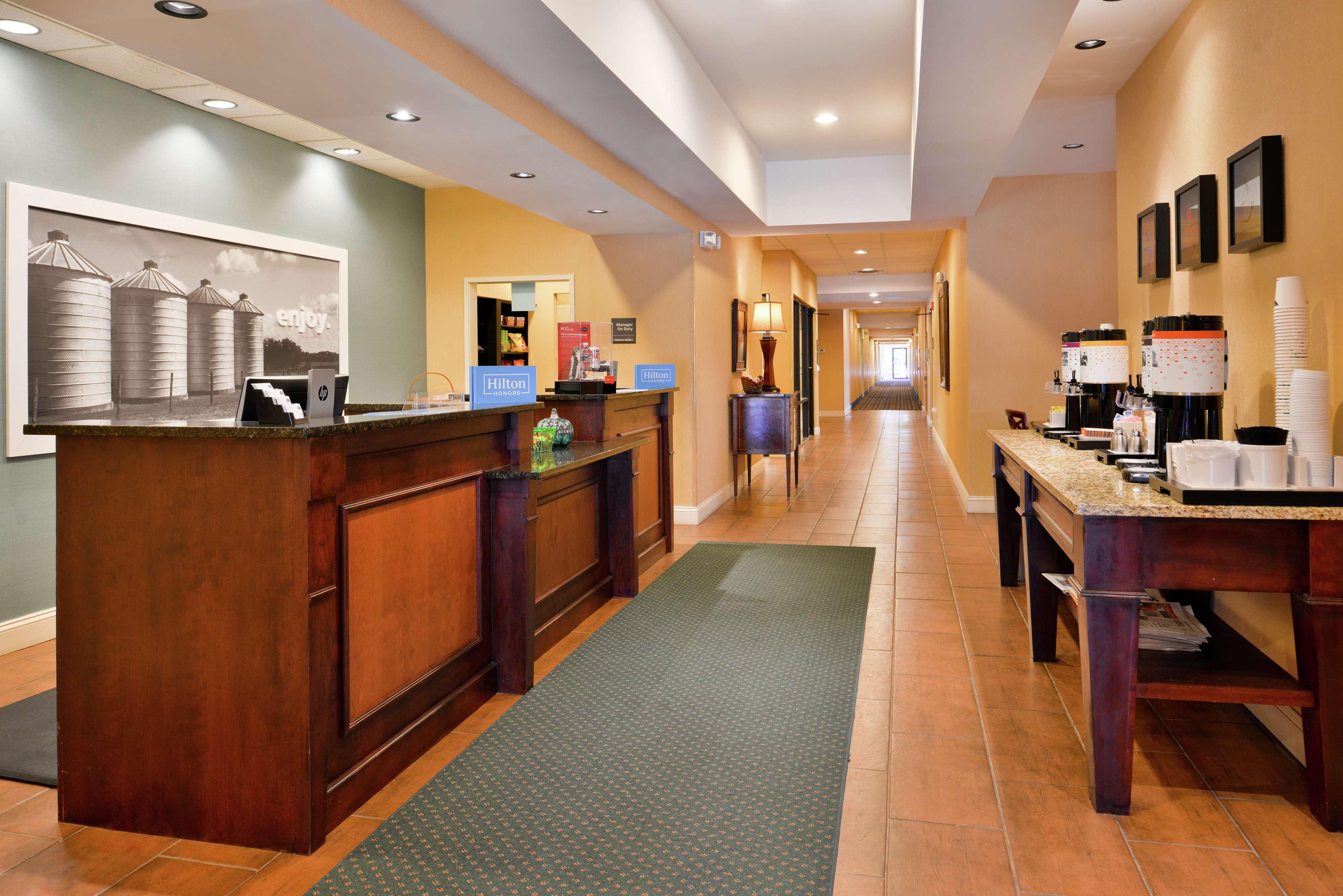 Hampton Inn Jackson-College Avenue Eksteriør bilde