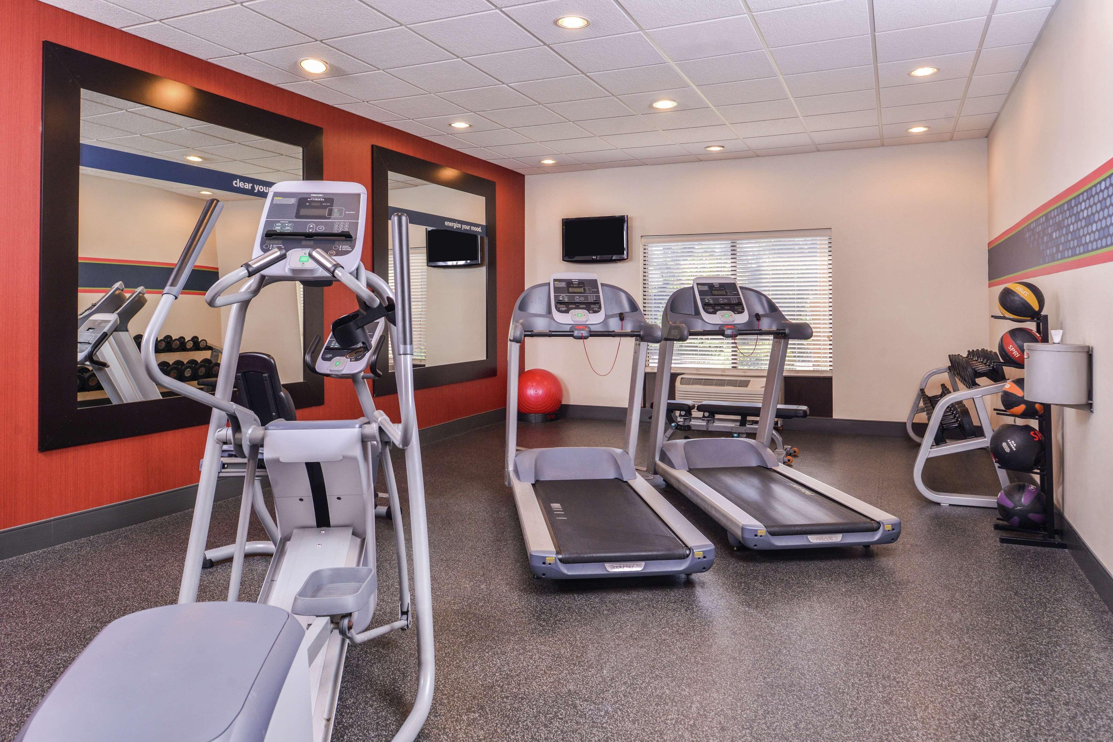 Hampton Inn Jackson-College Avenue Eksteriør bilde