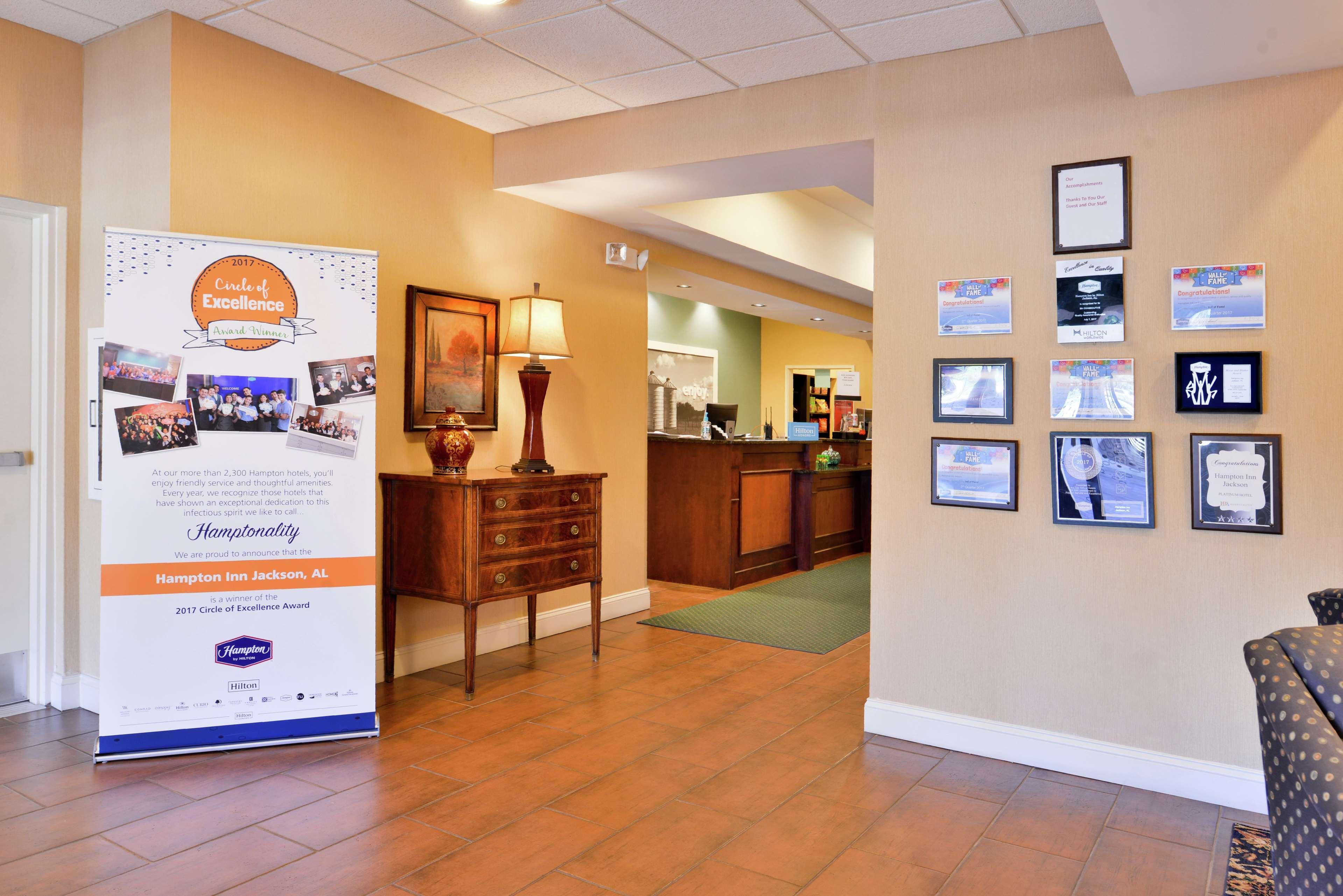 Hampton Inn Jackson-College Avenue Eksteriør bilde