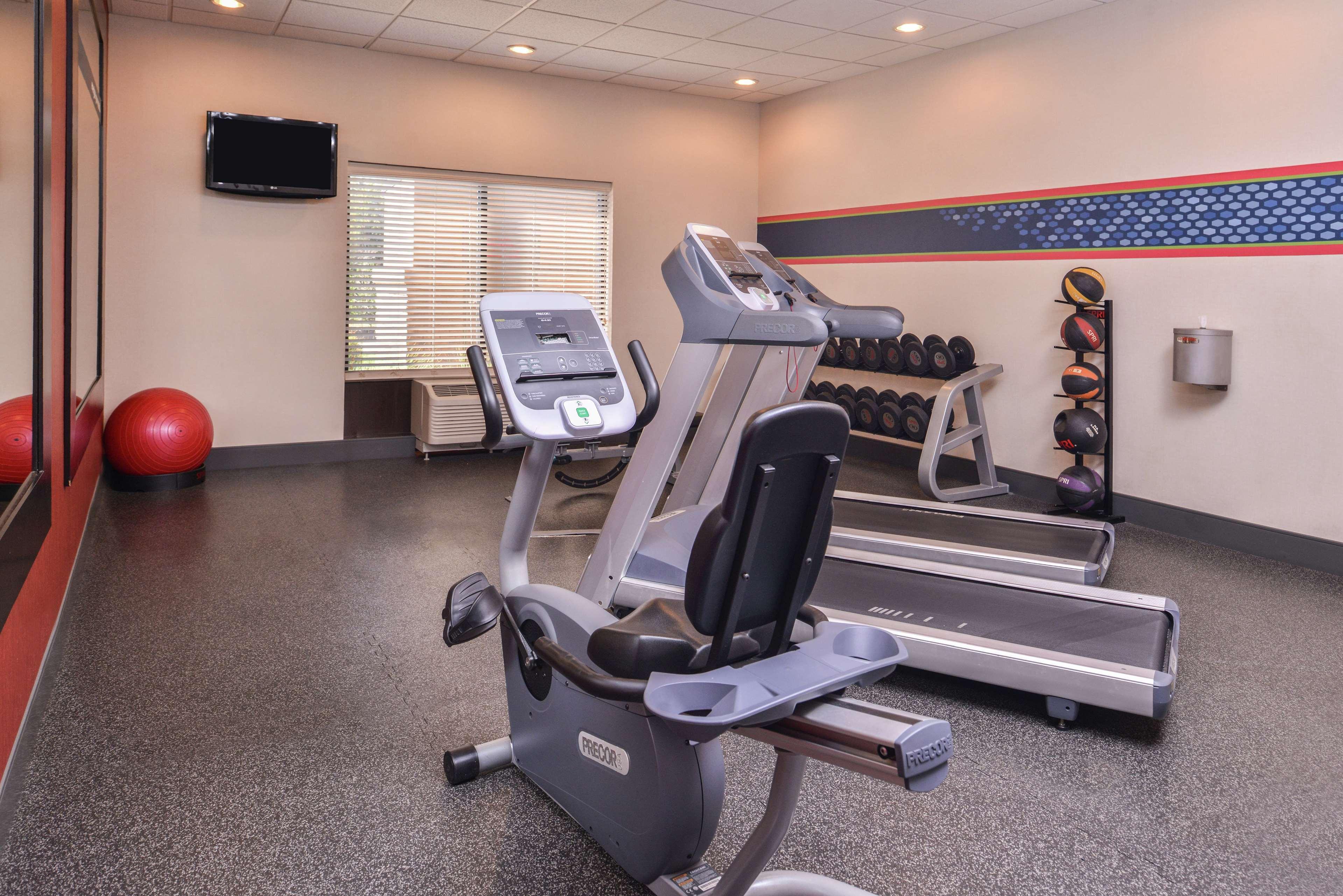 Hampton Inn Jackson-College Avenue Eksteriør bilde