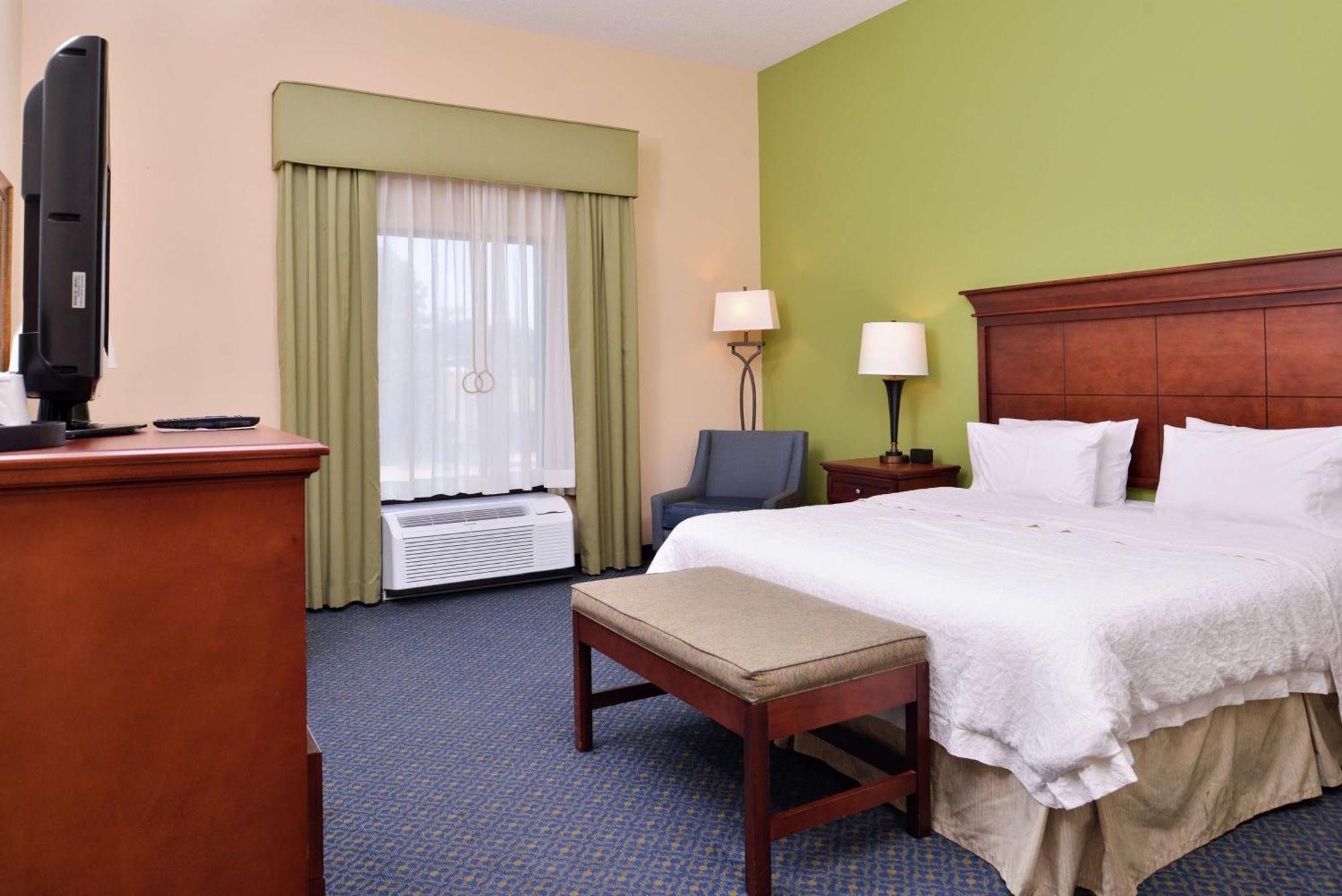 Hampton Inn Jackson-College Avenue Eksteriør bilde
